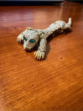 Vintage panther shoulder brooch articulated rhinestones green eyes elegant!